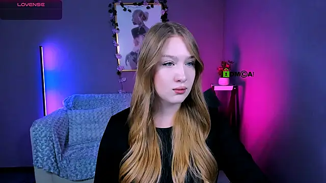 Snapshot of playful_sophie chatting on October 6, 2025, 9:37 pm playful sophie online show from October 6, 2025, 9:37 pm