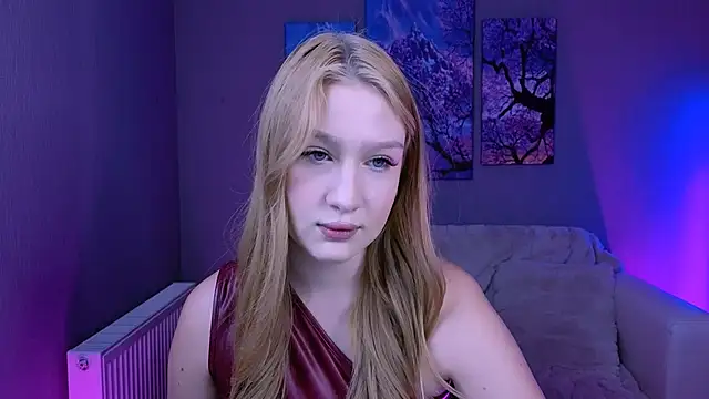 Snapshot of playful_sophie chatting on November 19, 2025, 8:31 pm playful sophie online show from November 19, 2025, 8:31 pm