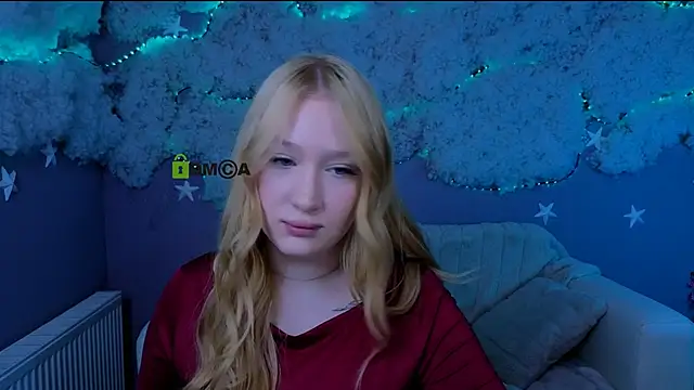 Snapshot of playful_sophie chatting on April 4, 2026, 7:20 pm playful sophie online show from April 4, 2026, 7:20 pm