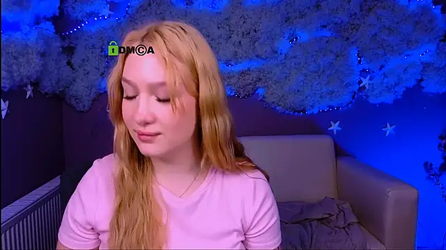 Snapshot of playful_sophie chatting on April 21, 2026, 2:51 am playful sophie online show from April 21, 2026, 2:51 am