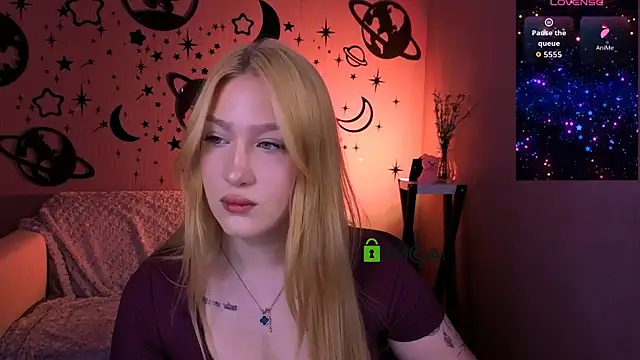 Snapshot of playful_sophie chatting on May 7, 2026, 7:28 pm playful sophie online show from May 7, 2026, 7:28 pm
