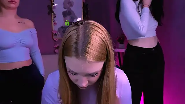 Snapshot of playful_sophie chatting on December 3, 2025, 8:08 pm playful sophie online show from December 3, 2025, 8:08 pm