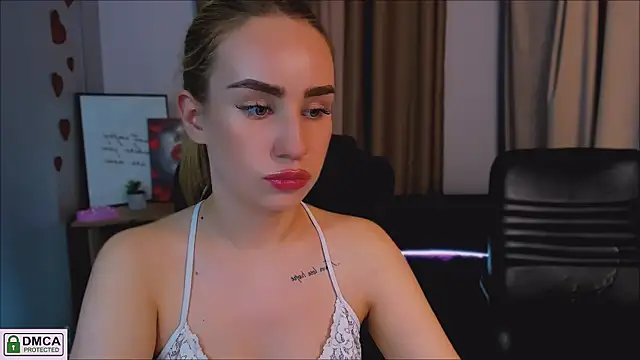 Snapshot of playful_sophie chatting on March 18, 2025, 11:53 pm playful sophie online show from March 18, 2025, 11:53 pm