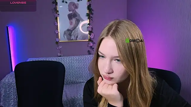 Snapshot of playful_sophie chatting on October 9, 2025, 8:53 pm playful sophie online show from October 9, 2025, 8:53 pm