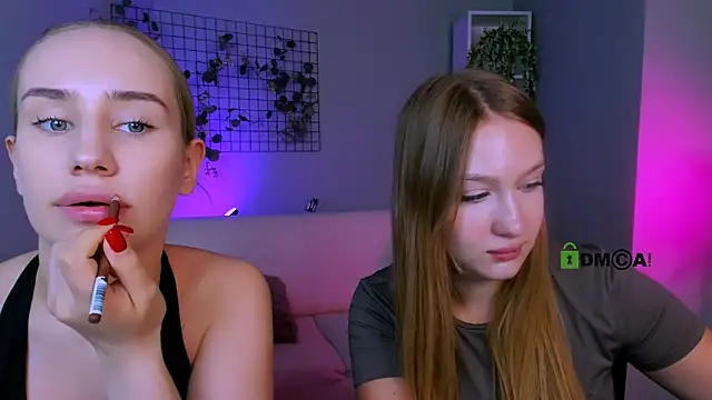 Snapshot of playful_sophie chatting on September 23, 2025, 7:32 pm playful sophie online show from September 23, 2025, 7:32 pm