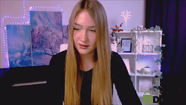 Snapshot of playful_sophie chatting on February 19, 2025, 9:03 pm playful sophie online show from February 19, 2025, 9:03 pm