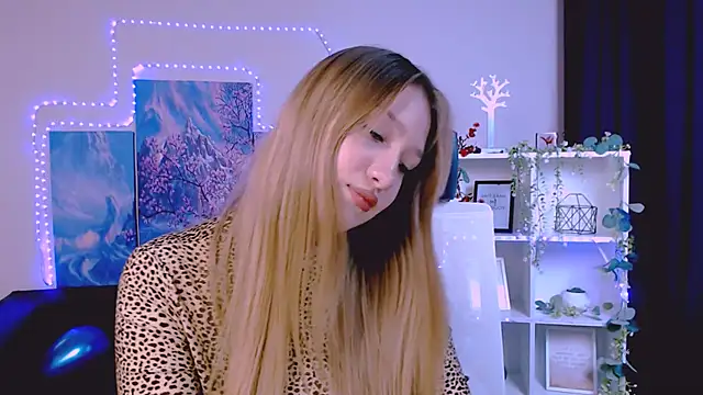 Snapshot of playful_sophie chatting on February 21, 2025, 12:38 am playful sophie online show from February 21, 2025, 12:38 am