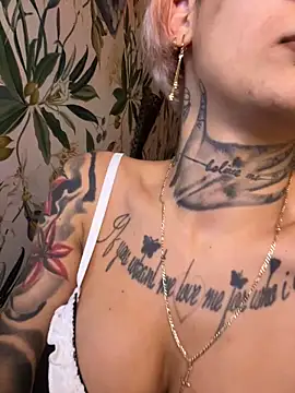 Snapshot of Lucky_Deniz chatting on December 17, 2025, 10:48 pm Lucky Deniz online show from December 17, 2025, 10:48 pm