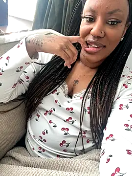 Snapshot of LavenderBuxton chatting on October 24, 2025, 1:10 pm LavenderBuxton online show from October 24, 2025, 1:10 pm