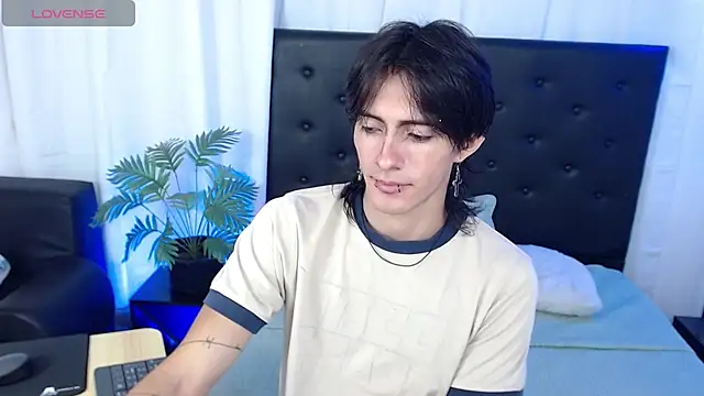 andreey50 online show from November 19, 2025, 1:22 pm