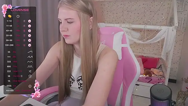 Snapshot of Miss_Esmiie chatting on January 3, 2025, 4:11 am Miss Esmiie online show from January 3, 2025, 4:11 am