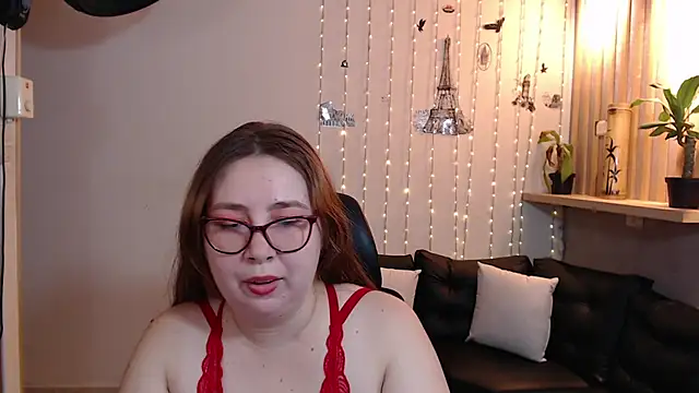 Snapshot of chloe_prg chatting on March 14, 2025, 12:40 pm chloe prg online show from March 14, 2025, 12:40 pm