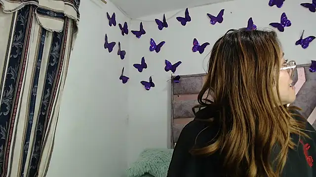 Snapshot of Anny_Fox- chatting on December 18, 2025, 4:28 am Anny Fox- online show from December 18, 2025, 4:28 am