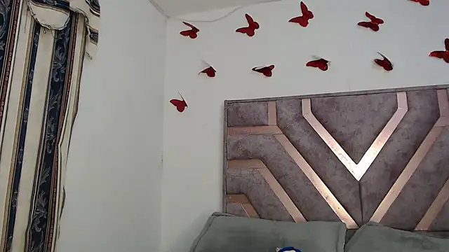 Snapshot of Anny_Fox- chatting on September 12, 2025, 2:01 am Anny Fox- online show from September 12, 2025, 2:01 am