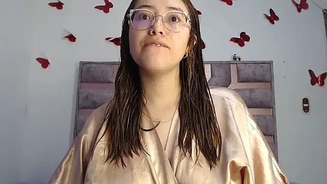 Snapshot of Anny_Fox- chatting on October 10, 2025, 5:08 am Anny Fox- online show from October 10, 2025, 5:08 am