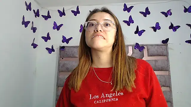 Snapshot of Anny_Fox- chatting on December 3, 2025, 3:18 am Anny Fox- online show from December 3, 2025, 3:18 am