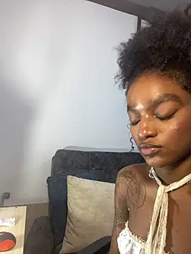 Snapshot of Zizi-campbel chatting on March 13, 2025, 12:02 pm Zizi-campbel online show from March 13, 2025, 12:02 pm