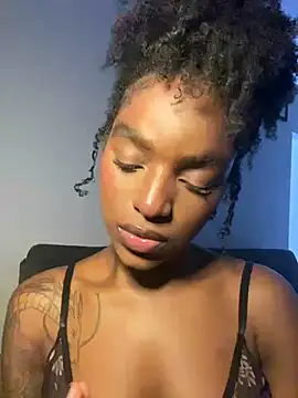 Snapshot of Zizi-campbel chatting on February 9, 2025, 12:28 am Zizi-campbel online show from February 9, 2025, 12:28 am