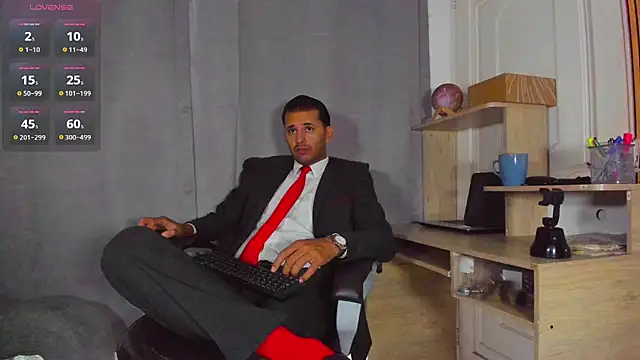 Snapshot of Hideintheoffice chatting on April 28, 2026, 12:31 pm Hideintheoffice online show from April 28, 2026, 12:31 pm