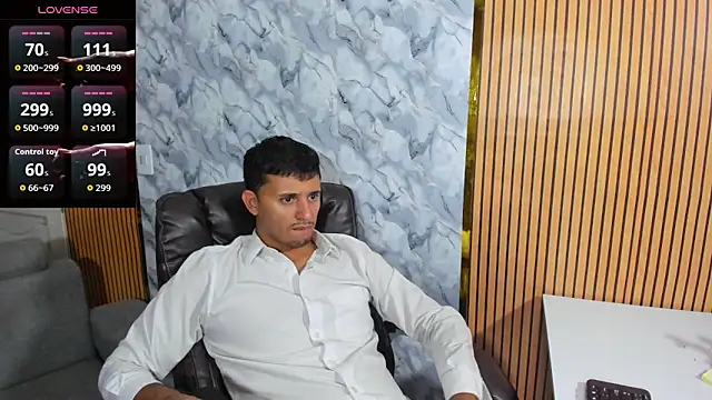 Hideintheoffice online show from November 6, 2025, 3:43 am