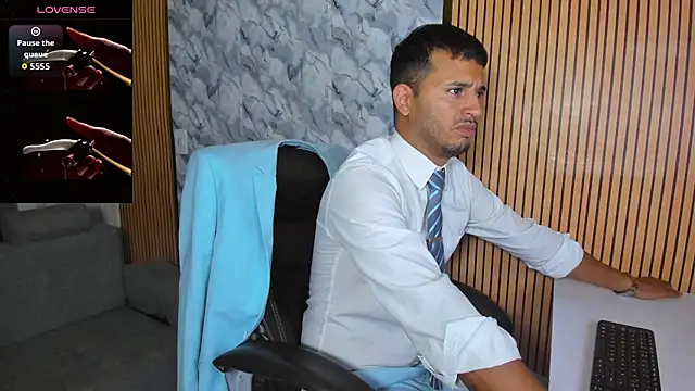 Hideintheoffice online show from November 21, 2025, 10:58 am