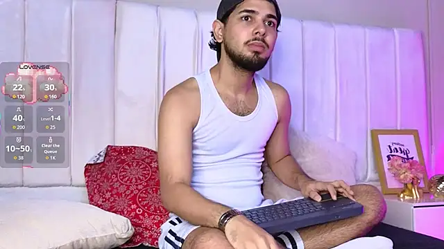 Snapshot of Samir_bear chatting on November 11, 2025, 12:55 pm Samir bear online show from November 11, 2025, 12:55 pm