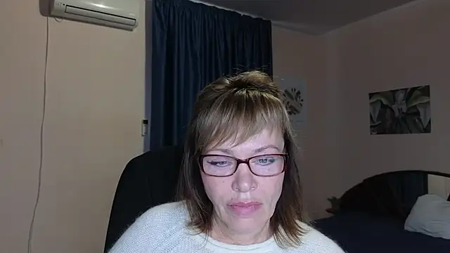 Snapshot of Miss_Moren chatting on September 28, 2025, 4:08 am Miss Moren online show from September 28, 2025, 4:08 am