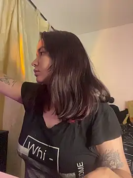 Snapshot of Ema_kraus chatting on March 28, 2026, 1:39 am Ema kraus online show from March 28, 2026, 1:39 am