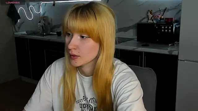 Snapshot of Sweet_white_chocolate chatting on February 13, 2026, 9:48 pm Sweet white chocolate online show from February 13, 2026, 9:48 pm