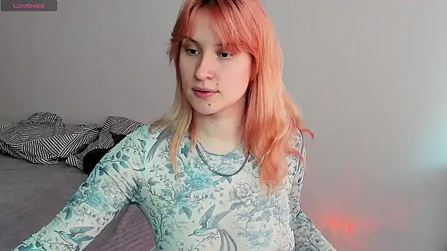 Snapshot of Sweet_white_chocolate chatting on May 25, 2026, 6:45 am Sweet white chocolate online show from May 25, 2026, 6:45 am
