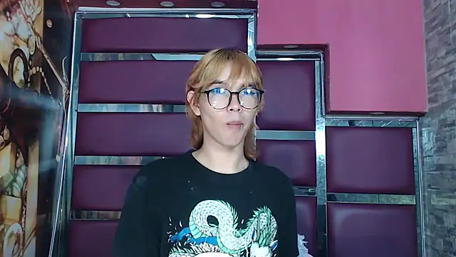 Snapshot of perfectlump chatting on March 11, 2025, 8:20 pm perfectlump online show from March 11, 2025, 8:20 pm