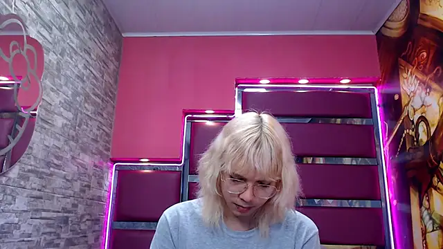 Snapshot of perfectlump chatting on October 18, 2025, 1:57 pm perfectlump online show from October 18, 2025, 1:57 pm