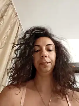 Snapshot of naughty69curls chatting on September 21, 2025, 6:35 pm naughty69curls online show from September 21, 2025, 6:35 pm