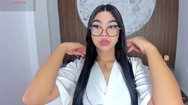Snapshot of RoseCassie chatting on April 18, 2026, 1:57 pm RoseCassie online show from April 18, 2026, 1:57 pm