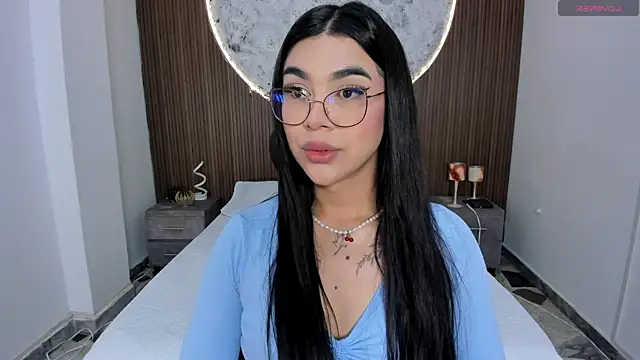 Snapshot of RoseCassie chatting on May 18, 2026, 1:05 pm RoseCassie online show from May 18, 2026, 1:05 pm