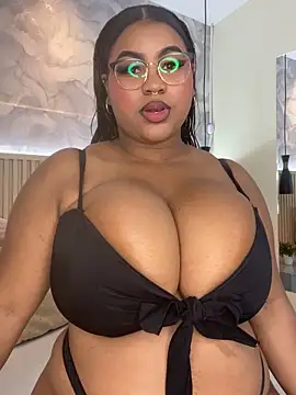 Snapshot of AinaraJimenez chatting on May 18, 2026, 8:02 pm AinaraJimenez online show from May 18, 2026, 8:02 pm