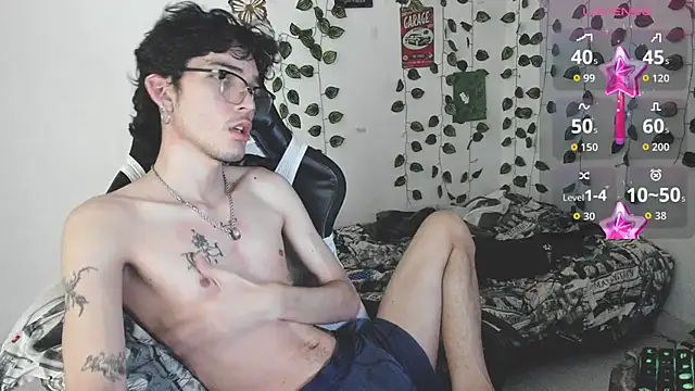 Snapshot of skinny_dann chatting on October 14, 2025, 3:40 am skinny dann online show from October 14, 2025, 3:40 am