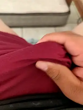 Snapshot of santigle90 chatting on November 17, 2025, 6:12 pm santigle90 online show from November 17, 2025, 6:12 pm