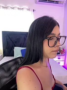 Lily Woodz online show from June 1, 2026, 7:13 pm