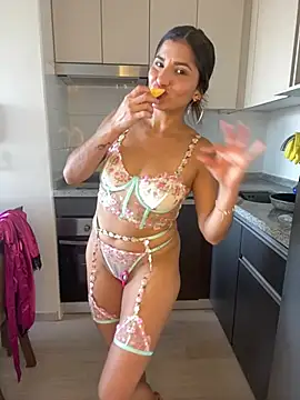 Snapshot of AlejandritaMilano chatting on January 14, 2026, 9:51 pm AlejandritaMilano online show from January 14, 2026, 9:51 pm