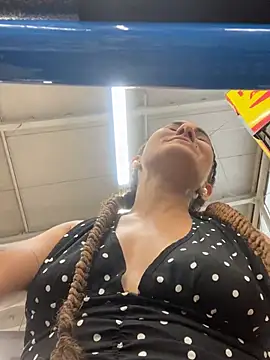 Snapshot of AlejandritaMilano chatting on March 5, 2026, 10:27 pm AlejandritaMilano online show from March 5, 2026, 10:27 pm