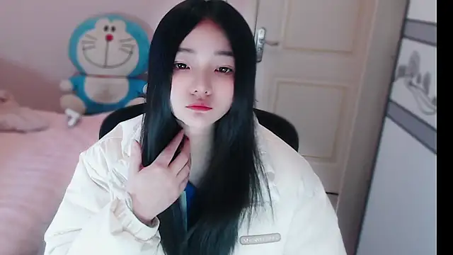 xiao-xiao-D online show from November 19, 2025, 6:13 am