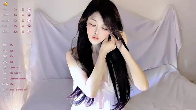 Snapshot of Irene--- chatting on October 30, 2025, 1:04 am Irene--- online show from October 30, 2025, 1:04 am