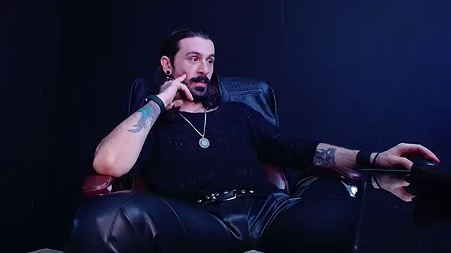 Snapshot of AxelColton chatting on October 31, 2025, 11:29 am AxelColton online show from October 31, 2025, 11:29 am