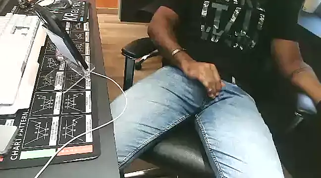 Snapshot of Nil_Talreja chatting on January 22, 2025, 5:05 am Nil Talreja online show from January 22, 2025, 5:05 am