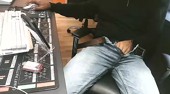 Snapshot of Nil_Talreja chatting on February 3, 2025, 6:02 am Nil Talreja online show from February 3, 2025, 6:02 am