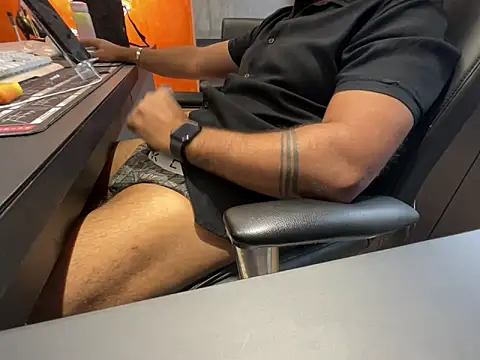 Snapshot of Nil_Talreja chatting on November 12, 2025, 9:13 am Nil Talreja online show from November 12, 2025, 9:13 am