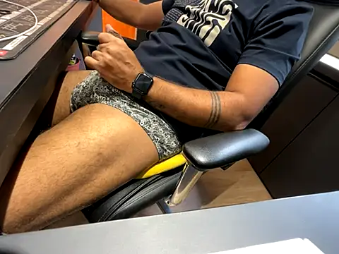 Snapshot of Nil_Talreja chatting on October 13, 2025, 10:06 am Nil Talreja online show from October 13, 2025, 10:06 am