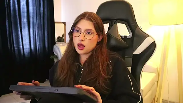 Snapshot of Daisha_Riley chatting on November 13, 2025, 4:00 pm Daisha Riley online show from November 13, 2025, 4:00 pm