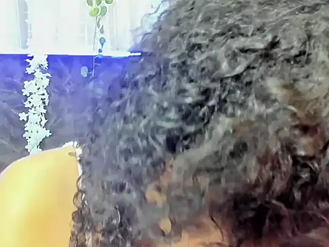 CintiaWalker online show from November 2, 2025, 12:43 pm